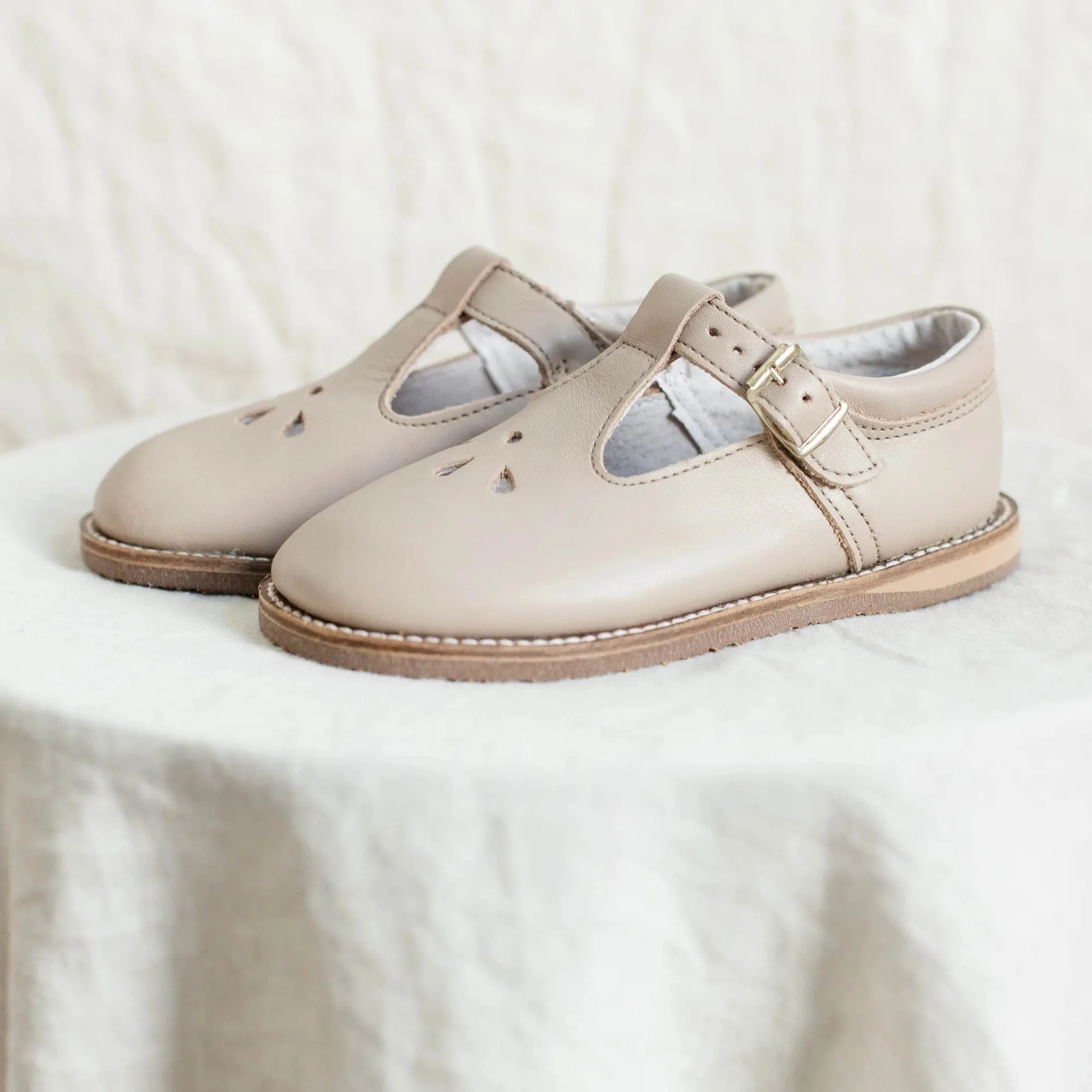 Flora T-Strap (truffle)