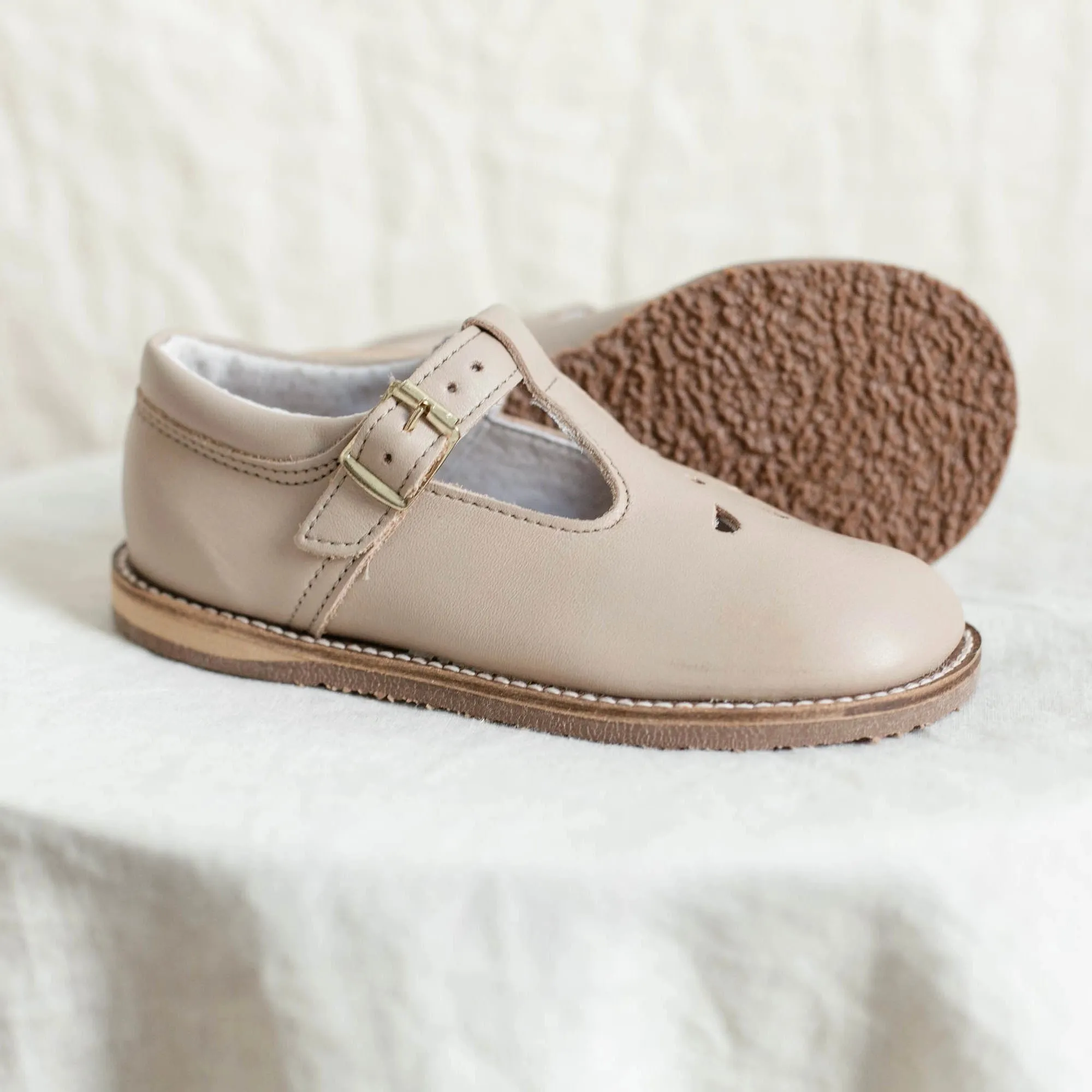 Flora T-Strap (truffle)